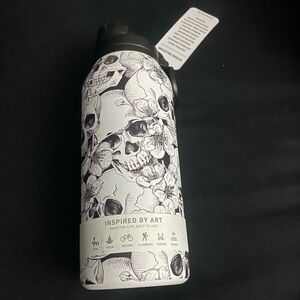 Hydrapeak Active 32 oz Stainless Steel Halloween Black Skull NWT HTF VIRAL